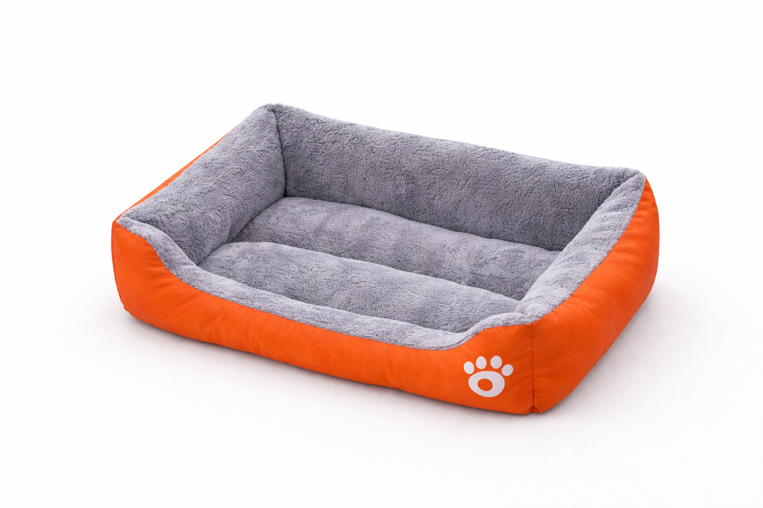 Panier pour chien et chat orange et gris vide, présenté en studio photo sur fond blanc